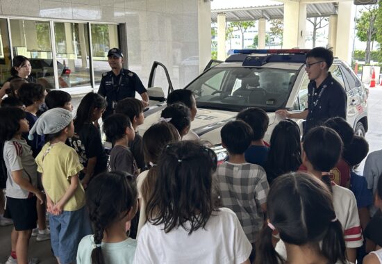 シンガポール警察!!パトカーが学校に 3年生