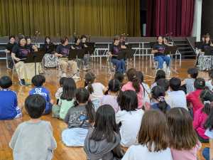 二胡の音色が響く